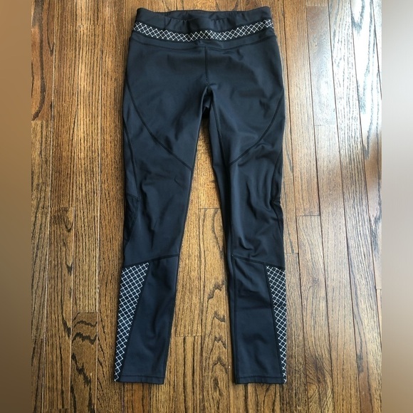Athleta Pants - Athleta Women’s M Black w/adjustable waist and back zipper pocket